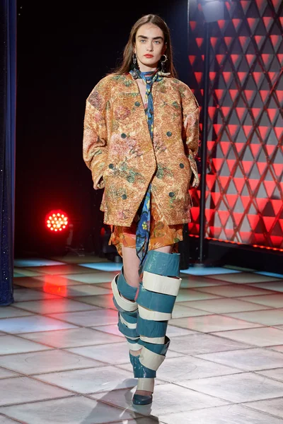 Look 46